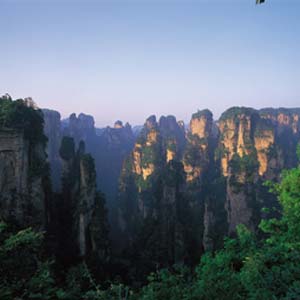 單獨(dú)成團(tuán)N線：張家界、天子山、寶峰湖、猛洞河漂流、鳳凰古城四晚五日湘西全景游