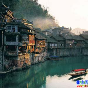 時(shí)尚商務(wù)C線：張家界、天門(mén)山、鳳凰古城四日游